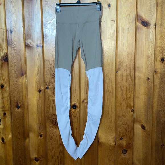 Alo yoga leggings scrunch two toned leggings size small athleisure  Alo Goddess - Picture 3 of 12